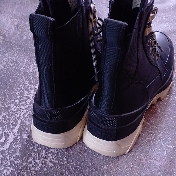 Men's Black and Cream Boots - Picture 9 of 10
